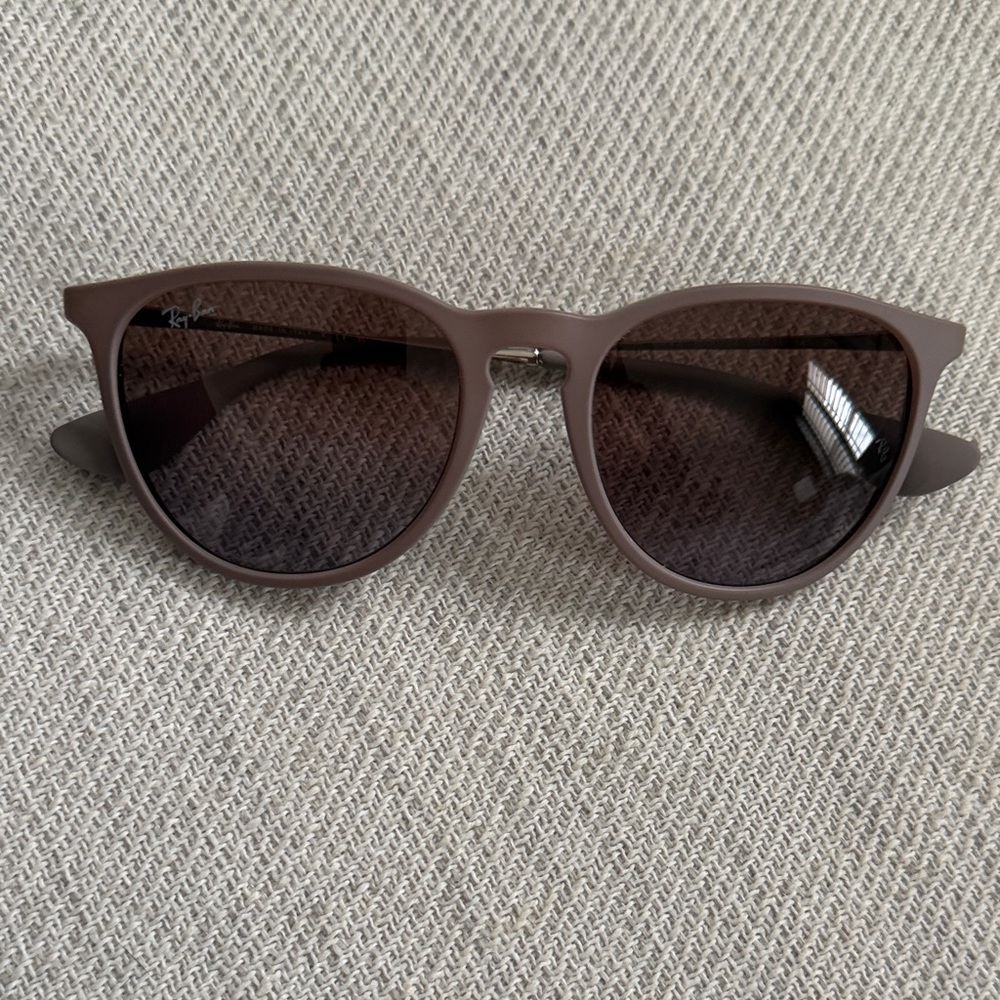 Ray-Ban Erika in Nude Authentic